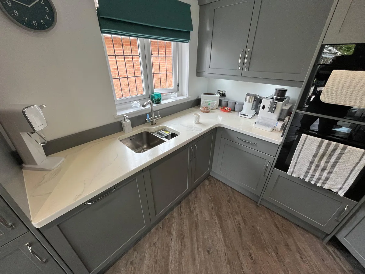 White Shimmer BQS quartz worktop uplift