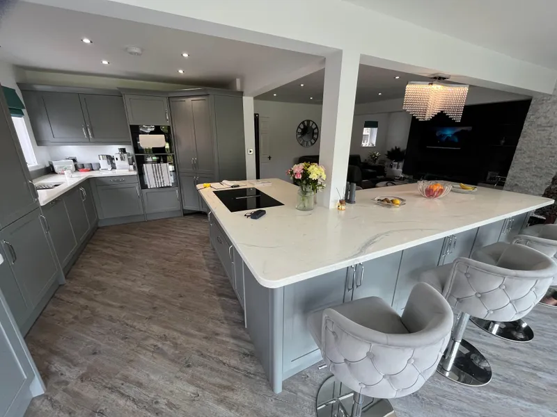 White Shimmer BQS quartz worktop uplift