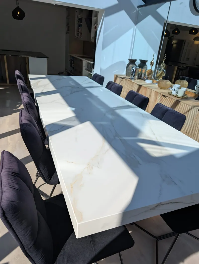Calacatta Roma Neolith and Cosmic Black granite kitchen worktops