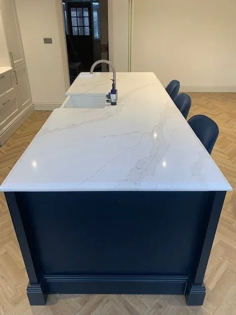 Olivia Tett's quartz worktops with ogee edge by In2stone