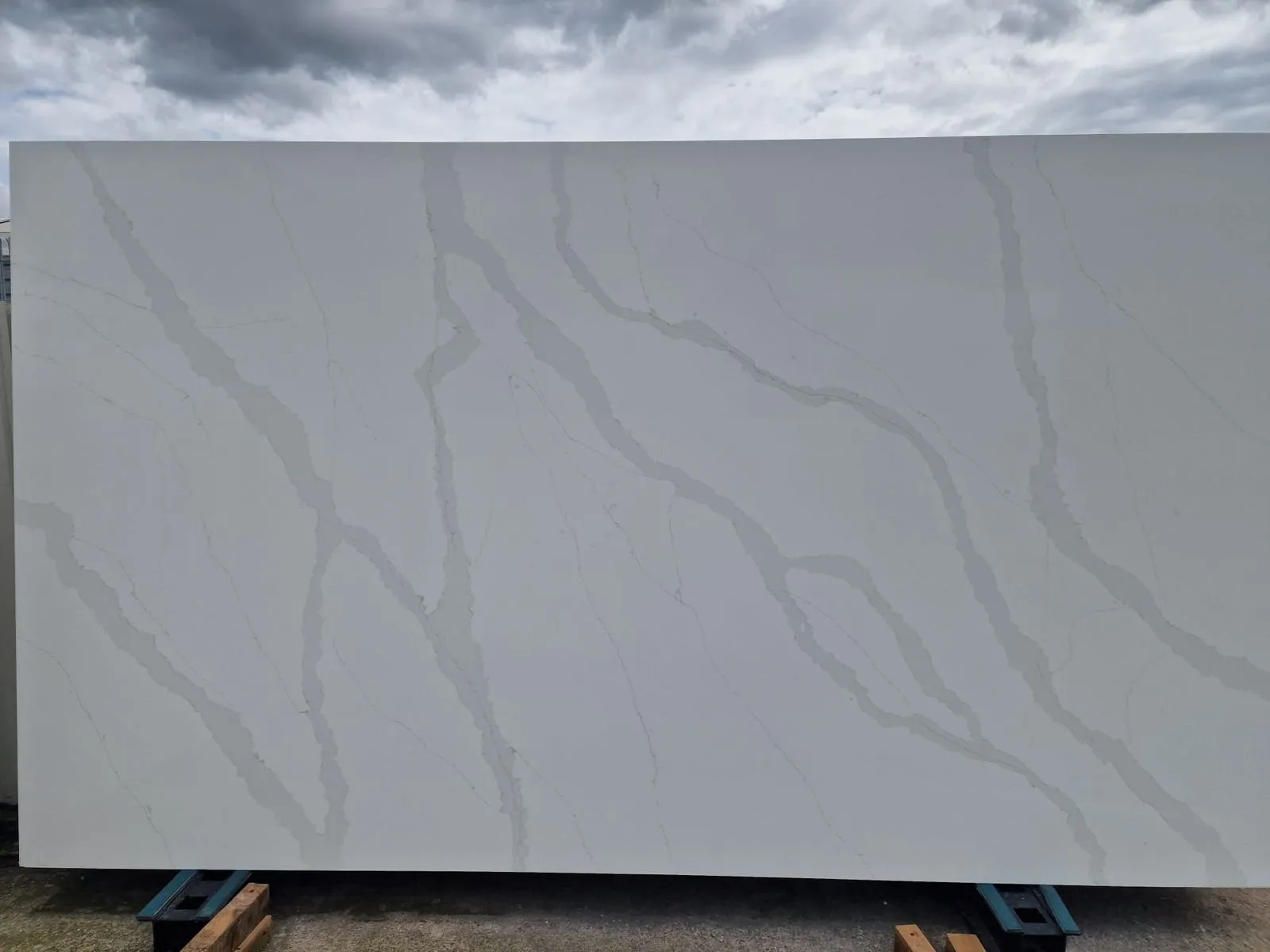 Modern Quartz Stone Calacatta Platinum Quartz