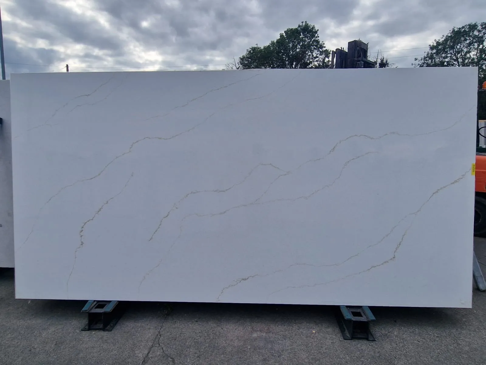 Modern Quartz Stone Sonata Gold Quartz